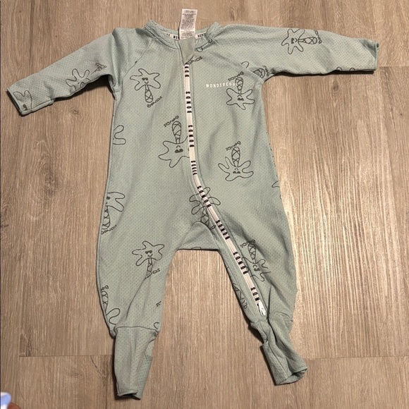 Bonds Green Baby Onesie with Starfish Print - Picture 1 of 1
